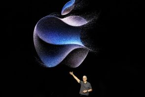 アップルの「AI搭載iPhone」は買い替え起爆剤になるか？　WWDCに期待