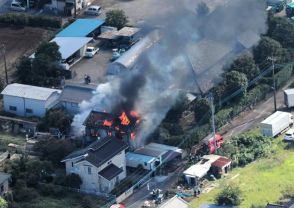 埼玉県吉川市で火災、木造2階建て住宅など全焼