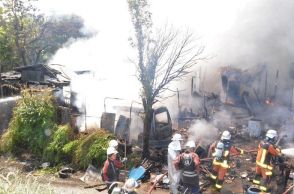 岡山県津山市で民家全焼、住人がやけど