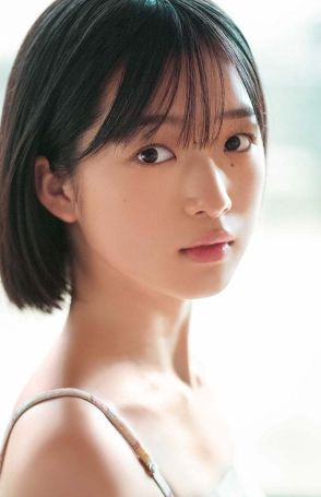 注目の若手女優・早瀬憩、初の水着姿披露「ヤンジャン」でグラビアデビュー