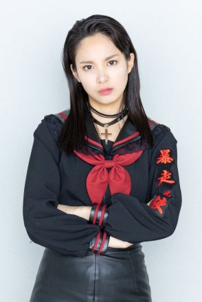 関水渚がアイドル“古くさい街角のスケ番ズ”エースメンバー役で『伝説の頭 翔』に出演決定　高橋文哉の“オタク”姿も解禁