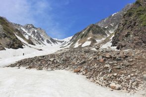 過去に死者出た事故も　北アルプス白馬大雪渓で岩盤崩落　長さ5メートル超の巨岩も確認　専門家は落石への注意呼びかけ
