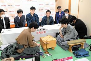 構想力が問われる将棋が続くも藤井聡太名人の完勝　歴史ある名人戦で13年ぶり振り飛車も