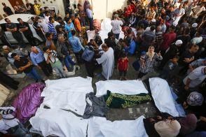 ガザ中部で６５人死亡、イスラエル軍攻撃で