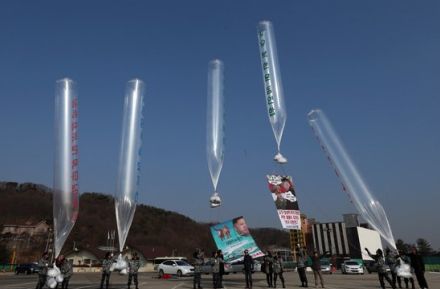 韓国脱北者団体「夜中にアドバルーン１０個で対北ビラ２０万枚散布」