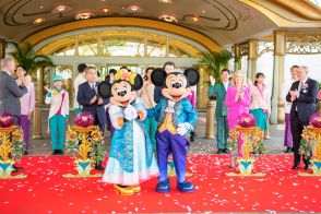 「東京ディズニーシー・ファンタジースプリングスホテル」本日開業！　スペシャルコスのミッキーマウスたちがお祝いに