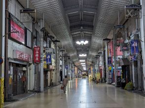 188店舗のうち159店舗が閉店状態…？ “日本一シャッター率の高い商店街”に残る伝説のキャバレー跡「ムーランルージュ」にはいったいなにがあるのか