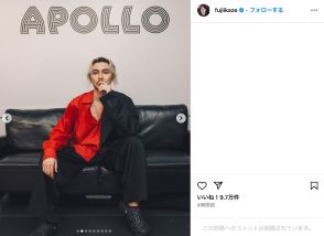 藤井 風、アポロシアターのバックステージでリラックスモード　「赤が似合う男」ステージに寝そべる写真も