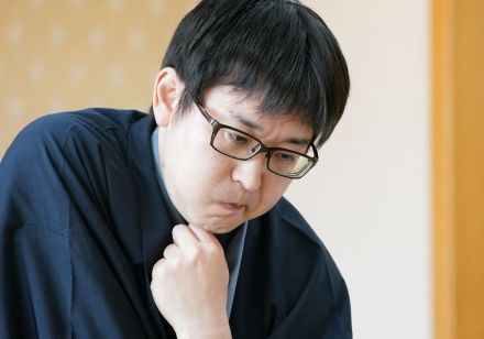 山崎隆之八段、攻め合い選択は「うっかり」　反省繰り返す　ヒューリック杯棋聖戦第１局／将棋