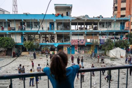 国連運営の学校への空爆、死者４５人に　ガザ保健省