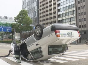 「ひっくり返って宙を飛んでた」名古屋のオフィス街でタクシーが横転し車と衝突 40代の女性運転手を救急搬送