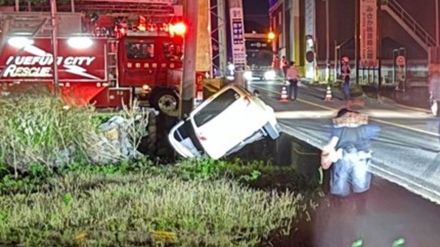 軽自動車が路肩に転落　女性が負傷　病院に運ばれる　山梨・笛吹市　　