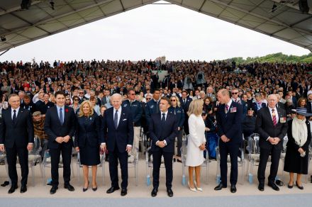 バイデン氏、ウクライナ支援継続を確約　仏でＤデー80周年式典