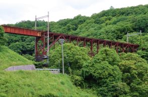 映画「怪物」に登場した旧国鉄鉄橋は撤去へ　国内外からファンが訪れているが…「負担大きく観光活用は難しい」
