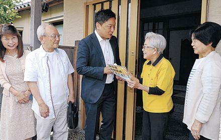 行政無線で「熱中症注意」　宮橋小松市長ら高齢者訪問、説明