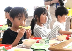 「甘くておいしい」　学校給食に旬のメロン　茨城・鉾田