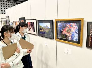 日本文理大付属高生徒が佐伯市美術展の写真審査員に　「若者の感性で評価して」市写真協会が初めて企画