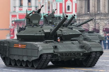 動けなくなった「ロシア新鋭戦車」弱点を狙われ “火だるま”に ウクライナが映像公開