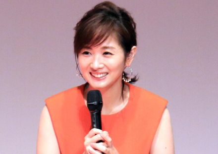 ＜高島彩＞45歳、膝上スカートのゴルフウエア姿で「ゴルフはじめました」！