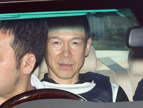 防弾チョッキの捜査員警戒　「ラーメン組長」射殺疑いの「絆会」幹部移送、物々しい雰囲気