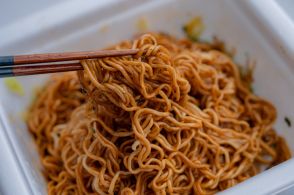 【40代が選ぶ】「カップ焼きそば」人気ランキング！　2位は「焼そばU.F.O.（日清食品）」、1位は？