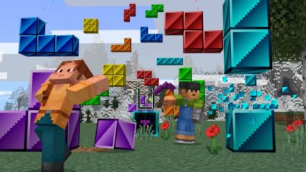 『マインクラフト』と『テトリス』のコラボアドオンパックが登場。テトリスのブロックが空から降ってくるほか、ブロックを一気に消せる武器「ラインクリアハンマー」や不思議でかわいいテトリミノ型のモブも登場