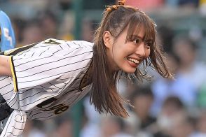 “へそ出し”美人女優に甲子園歓喜　阪神ユニを豪快に着こなし「私も熱くなりました」