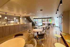 富士宮に花がテーマの喫茶店「カフェ ハナモリ」　文房具コーナーも