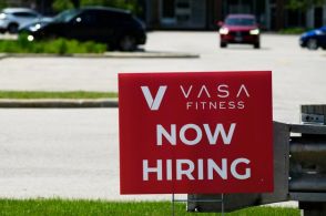 米失業率が2年半ぶり4％台　雇用統計、就業者数は大幅増27万人