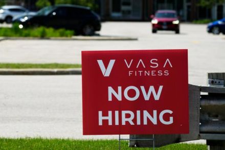 米失業率が2年半ぶり4％台　雇用統計、就業者数は大幅増27万人