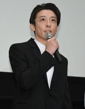 ＜高橋一生＞ブラックジャックの裏の顔！？　“ピノコ”とのオフショットに「優しいオーラいっぱいでステキ」