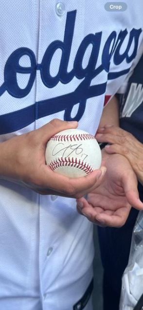 大谷翔平、聖地ヤンキー・スタジアムで突然の神対応…自身の投球直撃したファンにサインボールの「贈り物」
