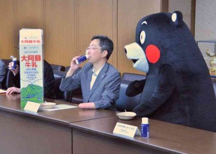 「熊本のお父さん」に牛乳とバラ　「父の日」前に、生産者団体が木村知事へ贈る