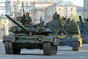 ドローンにとって「絶好の攻撃チャンス」…ロシア戦車など7台を次々と灰にした攻撃の一部始終、ウクライナが公開