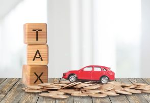 5月に車を買い替えようとしたら、妻から「年度初めは税金が損にならないの？」と聞かれました。自動車税に損得ってあるのでしょうか？