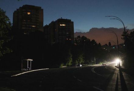 ウクライナで前例なき電力不足、エアコン切断に電車運行制限