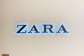 ZARAの「2WAYバッグ」がオシャレで使い勝手バツグン！収納力たっぷりだし、今なら40%オフで買えてコスパもいいんです！