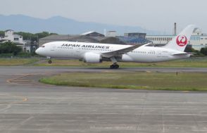 JALの787、松山空港に初飛来　修学旅行で旭川へ