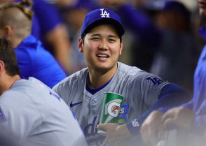 ドジャース・大谷　試合前キャッチボール“暴投”でファン直撃　サインボール贈り謝罪