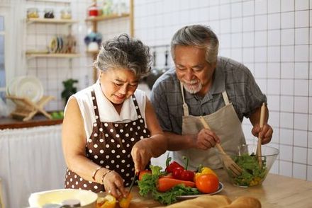 年金生活者の「貯蓄額・年金額・生活費」はいくら？備えるべき3つの老後のリスク