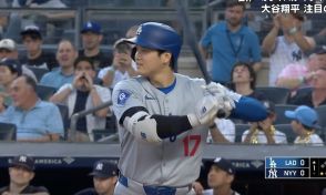 えっ？ なんで…！？ 大谷翔平に一体、何が起こったのか…！？ 打席に立つ前に一瞬見せた“不敵な笑み”が話題に「怖すぎだろ」「楽しんでる？w」