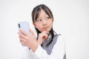 小中学生の「SNS漬け」が心配だ　女子中学生の4割、1日1時間以上もLINEやTikTok...親が取るべき対策は