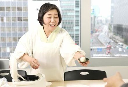 「“宇宙食”としても注目！」おにぎりは凄すぎる食べ物だ　“炊飯器と世界を旅する”女性「にぎりびと」神谷よしえさんが辿り着いた「真実」