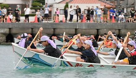 「大人になっても出場したい」小中学生、力強い櫂さばき　30回目の少年少女ハーレー大会　きょう6月9日は糸満ハーレー