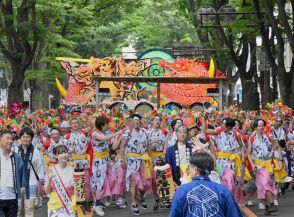 竿燈、ねぶた、わらじが街を練り歩く　仙台・東北絆まつり「パレード」始まる