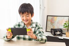 小学校に入学した息子が周りの子も持っているとゲーム機を欲しがっています。まだ早いと思うのですが、何歳くらいから持っているものなのでしょうか？