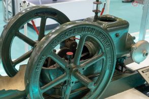 「国産初のエンジンです」100年前に開発された、実に日本らし～い用途 ひしゃくで水ジョボォ～!?