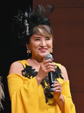 志穂美悦子さん、芸名『鬼無里まり』でシャンソン歌手デビュー　客席からの拍手と歓声に「本気で歌っていきます」と思い語る