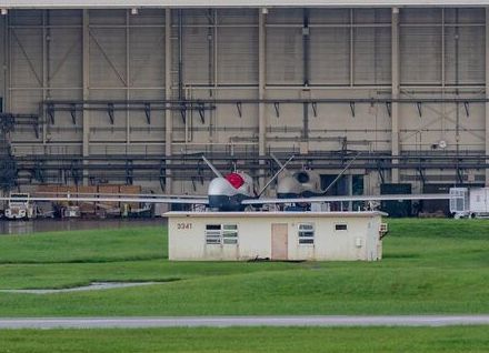 米軍の大型無人偵察機MQ4C　沖縄嘉手納に2機目が飛来　配備完了で本格運用か　中国を念頭に情報収集へ