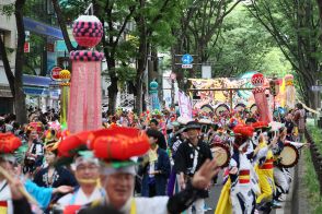 東北の夏祭り集結、公道パレード　復興願う「絆まつり」　仙台